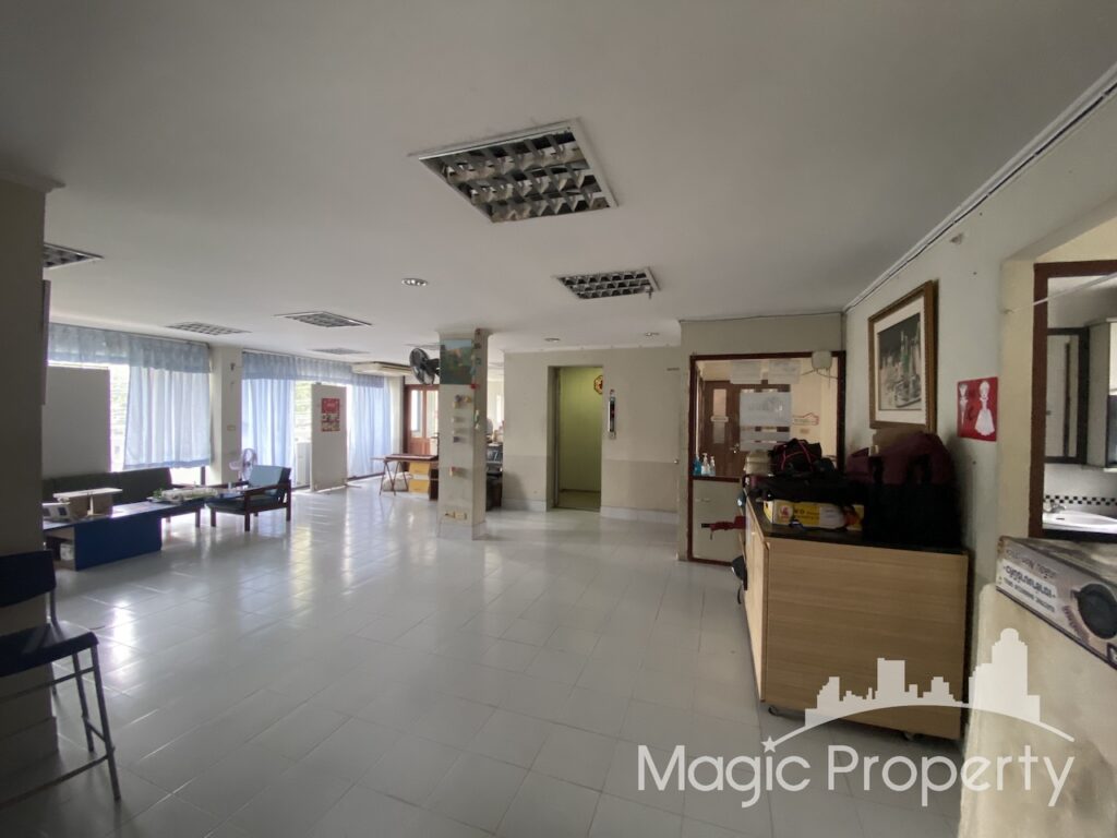 Property Image – Building For Sale in Ekkamai soi 10