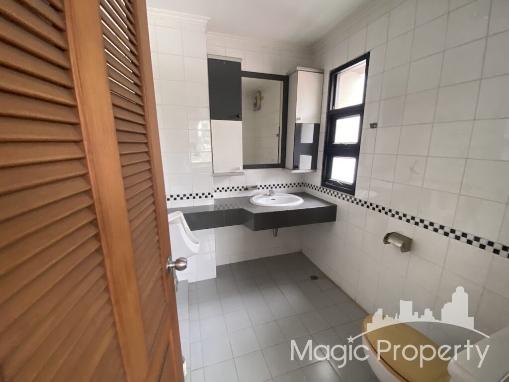 Property Image – Building For Sale in Ekkamai soi 10