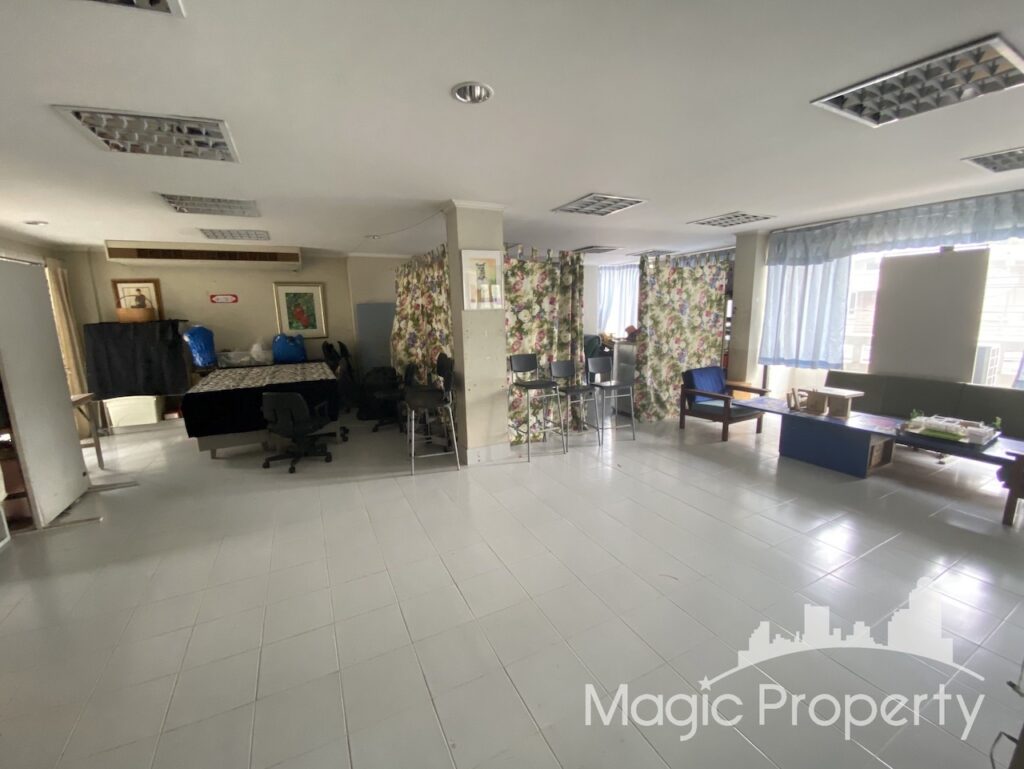 Property Image – Building For Sale in Ekkamai soi 10