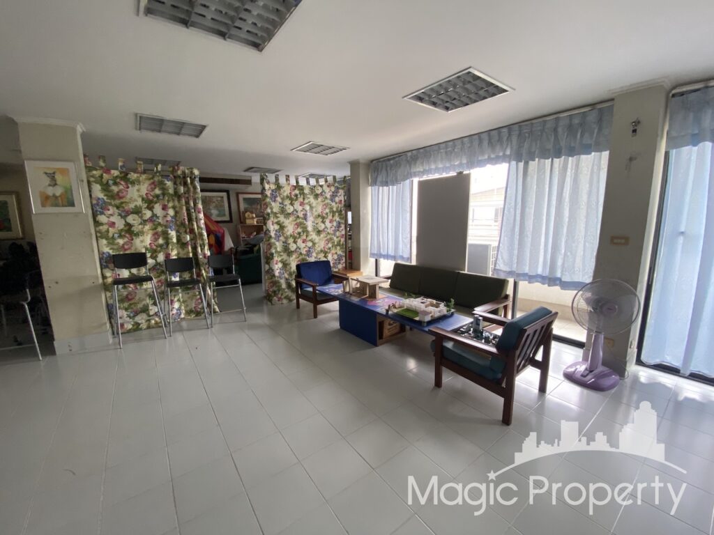 Property Image – Building For Sale in Ekkamai soi 10