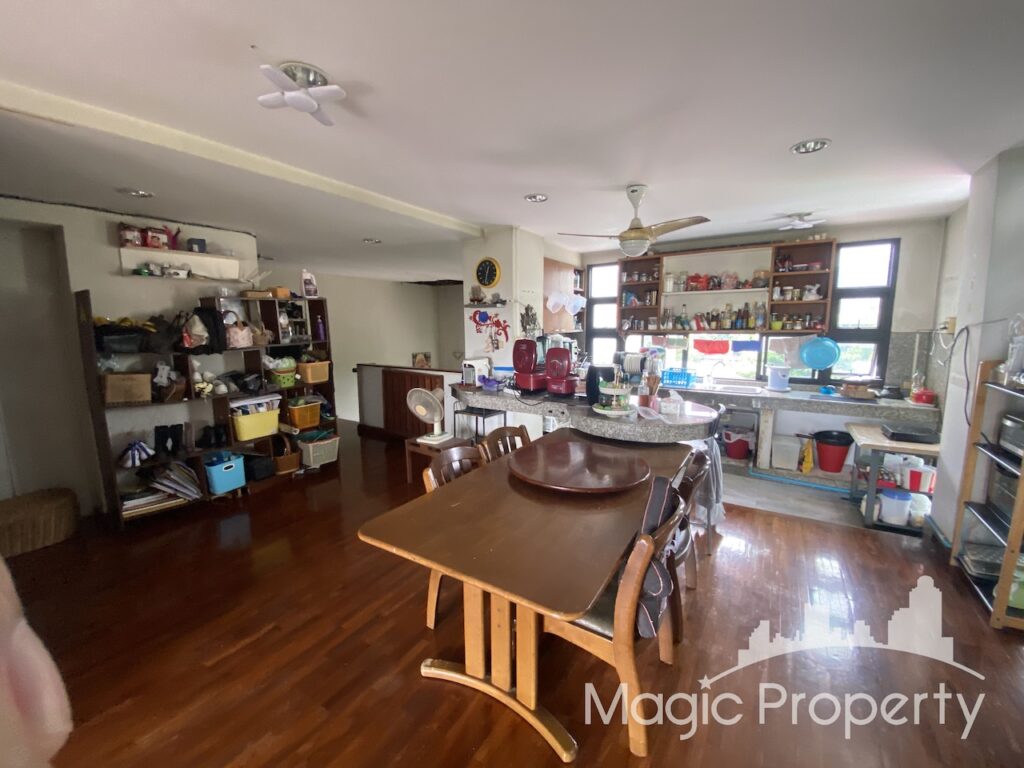 Property Image – Building For Sale in Ekkamai soi 10