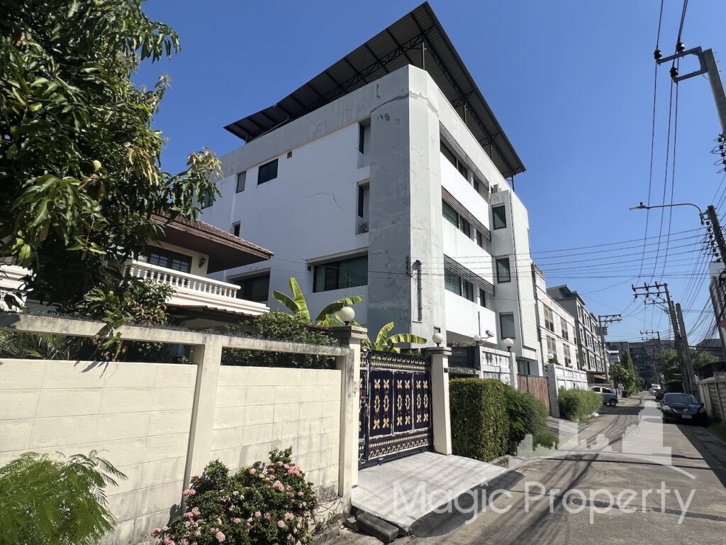 4 Floors Building For Sale in Sukhumvit 97/1 Near BTS Bang Chak, Phra Khanong, Bangkok 10260
