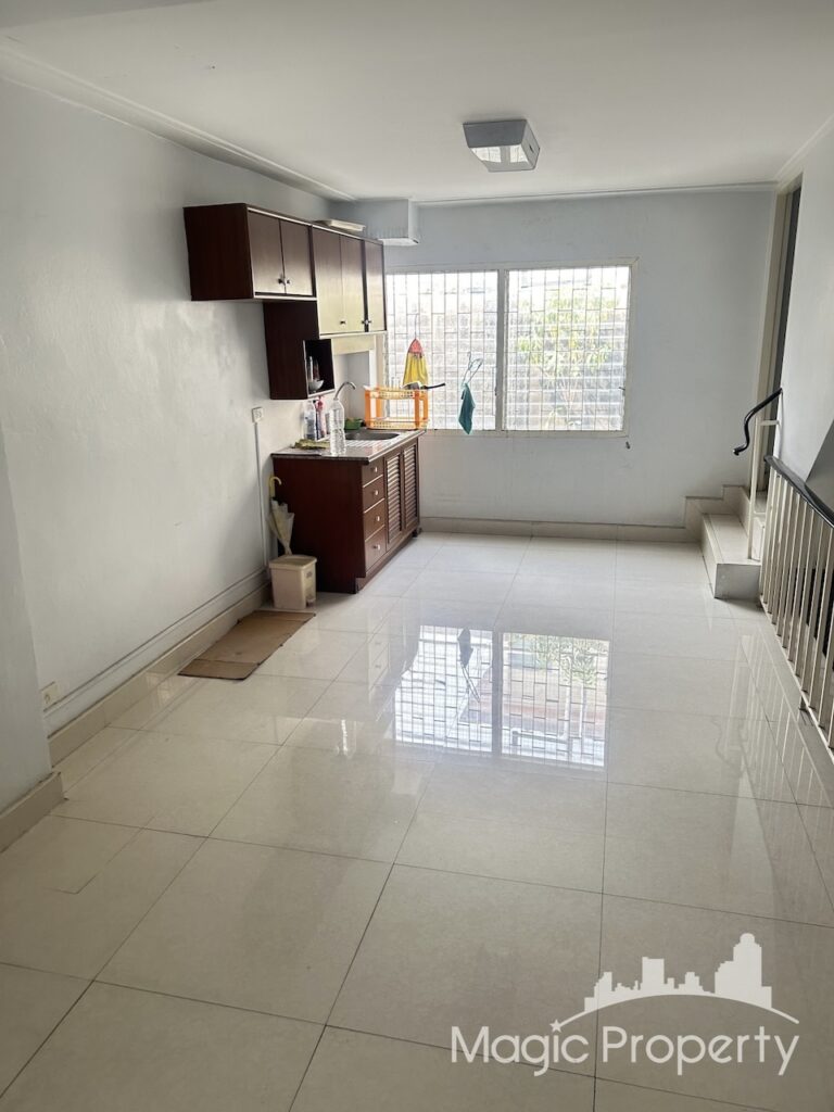 Property Image – 5 Floors Commercial Building for Sale Bang Kapi, Huai Khwang