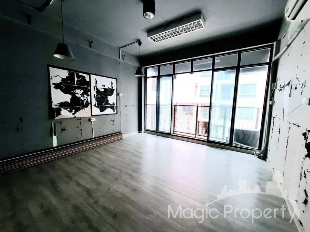 Property Image – Townhouse Silom Soi 3 For Rent