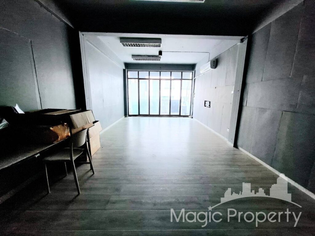 Property Image – Townhouse Silom Soi 3 For Rent