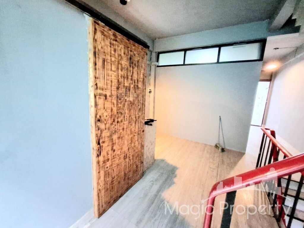 Property Image – Townhouse Silom Soi 3 For Rent