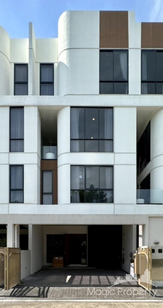 For Sale 3 Bed Townhome in Demi Sathu 49, Bang Phongphang, Bangkok | ฿25,900,000 | MGP1401 – Photo 1