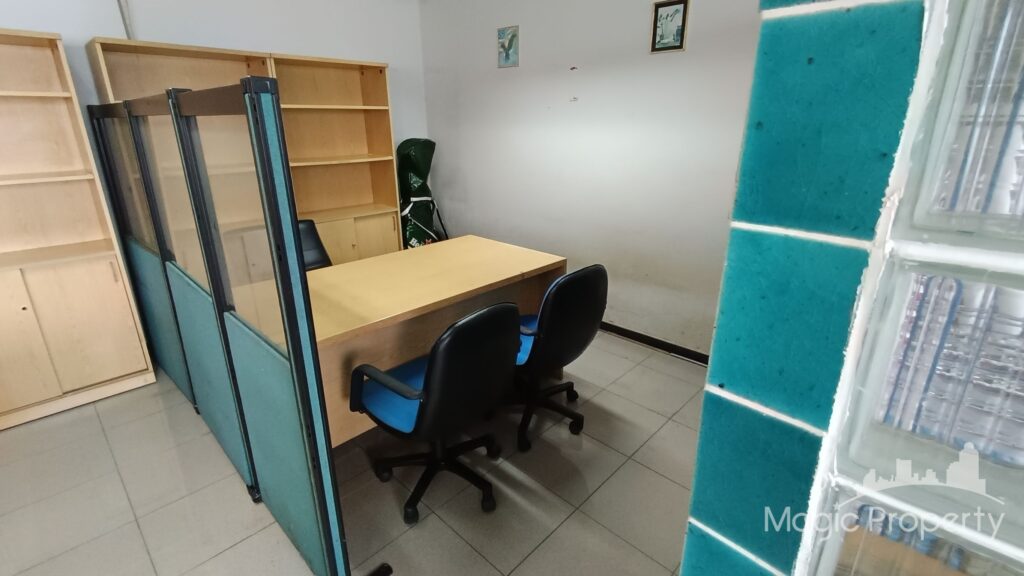 Rented Commercial/Office in Modern Town, Khlong Tan Nuea, Bangkok | ฿32,000 | MGP1419 – Photo 2