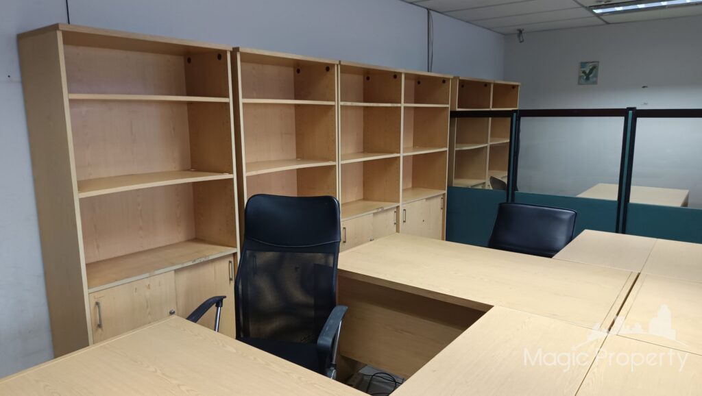 Rented Commercial/Office in Modern Town, Khlong Tan Nuea, Bangkok | ฿32,000 | MGP1419 – Photo 3