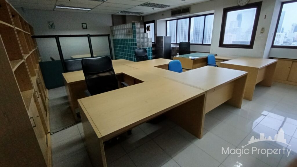 Rented Commercial/Office in Modern Town, Khlong Tan Nuea, Bangkok | ฿32,000 | MGP1419 – Photo 4