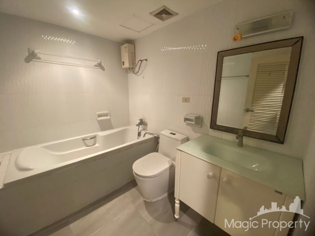 3 Bed Condo in Royal Castle Sukhumvit, Khlong Toei Nuea, Bangkok | ฿50,000 | MGP1462 – Photo 12