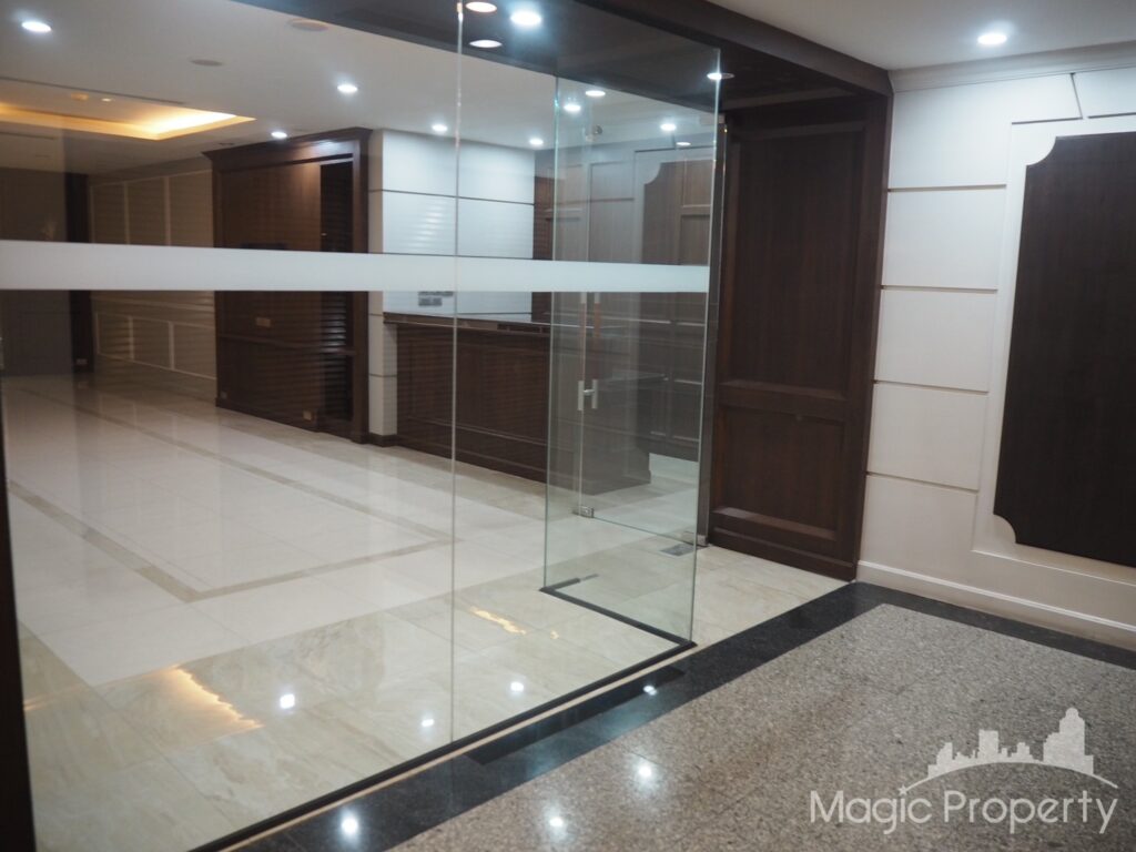 For Rent Commercial/Office in Ocean Tower 2, Khlong Toei Nuea, Bangkok | ฿219,527/month | MGP1468 – Photo 2