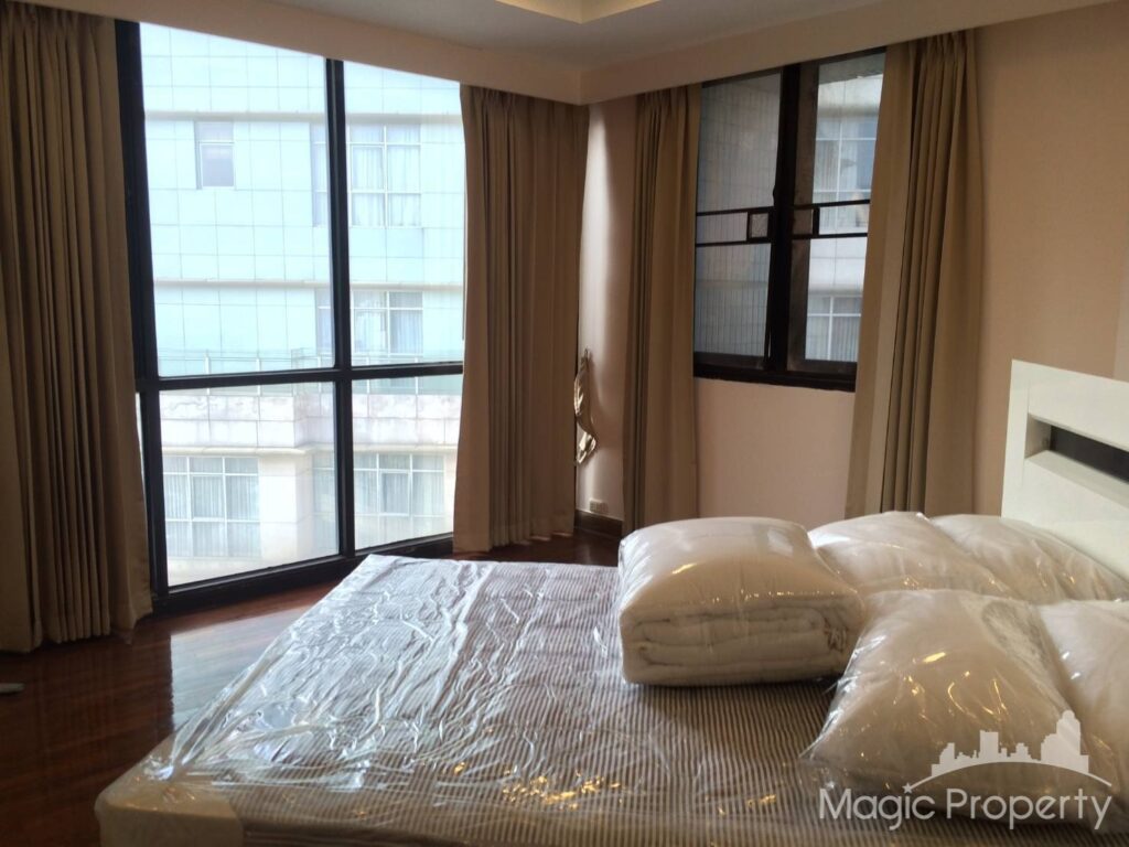 3 Bed Condo in Baan Piya Sathorn, Thung Maha Mek, Bangkok | ฿35,000,000 | MGP1505 – Photo 1
