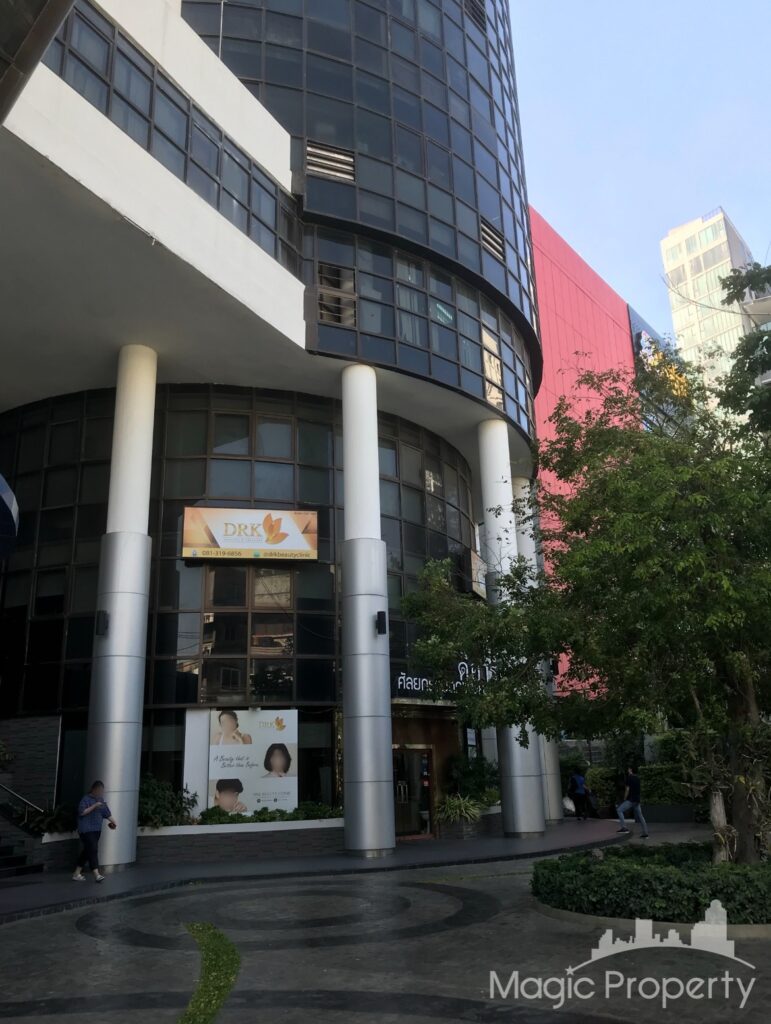 Commercial/Office in Modern Town, Khlong Tan Nuea, Bangkok | ฿25,000 | MGP1510 – Photo 6