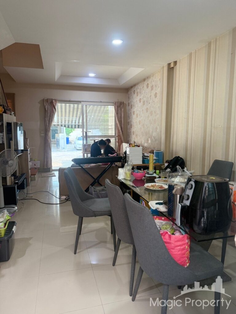 For Sale 3 Bed Townhome in Baan Klang Muang Urbanion Rama 9 - Wongwaen, Ban Thap Chang, Bangkok | ฿4,500,... – Photo 2