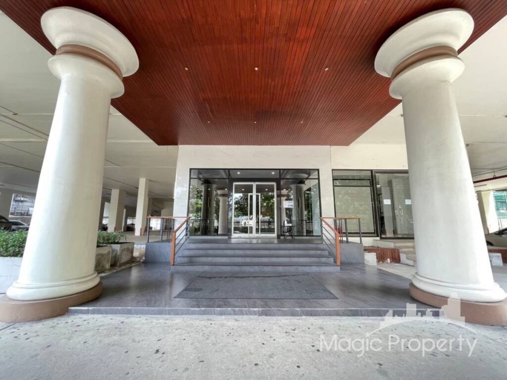 For Rent 4 Bed Condo in Oriental Tower, Khlong Tan Nuea, Bangkok | ฿120,000/month | MGP1540 – Photo 2