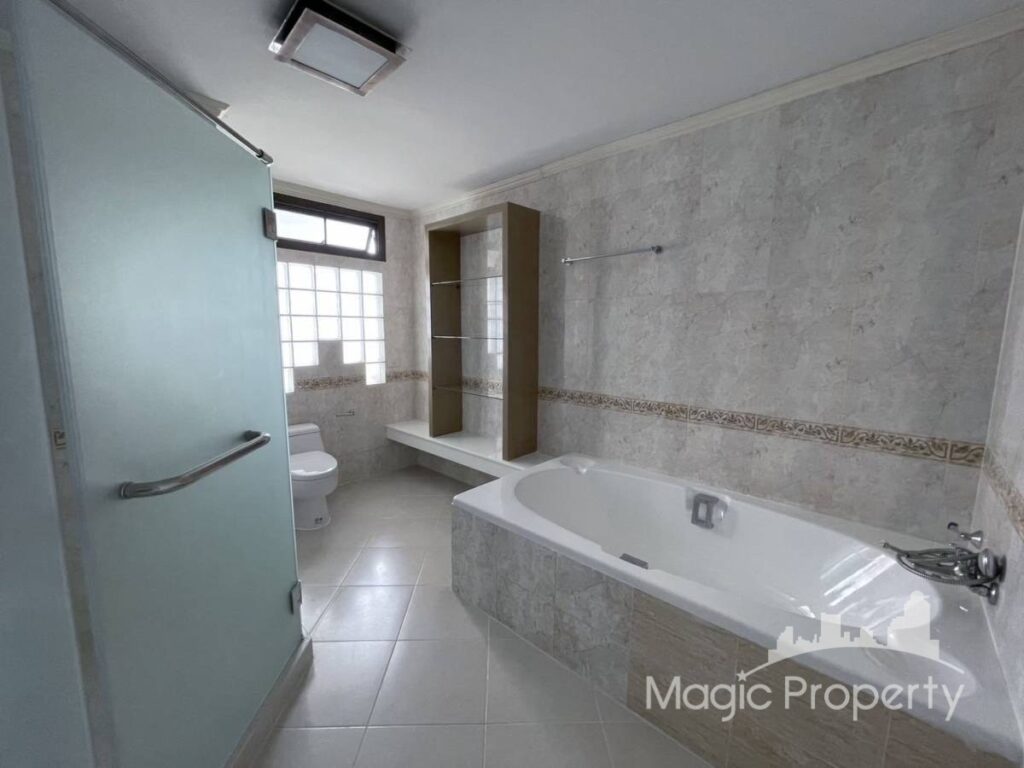 For Rent 4 Bed Condo in Oriental Tower, Khlong Tan Nuea, Bangkok | ฿120,000/month | MGP1540 – Photo 24